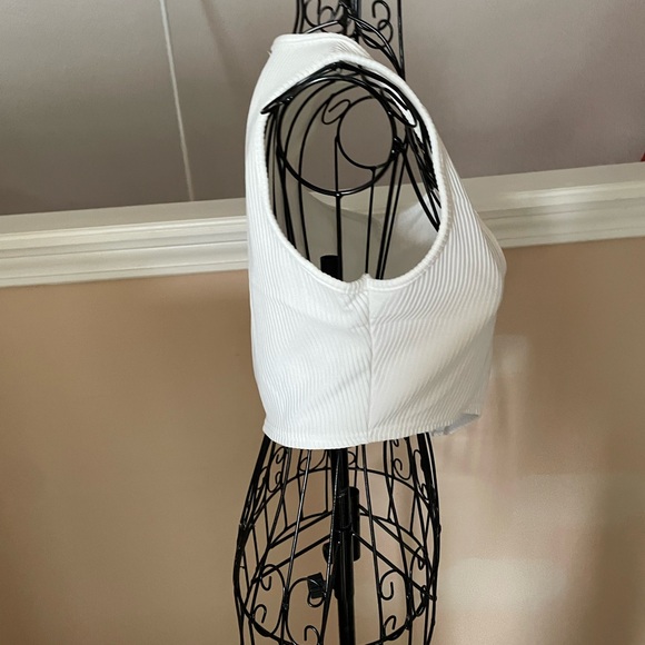 Asymmetrical white crop top from pretty little thing - Picture 4 of 5